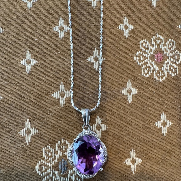 Elegant Amethyst Pendant Necklace - Picture 3 of 3